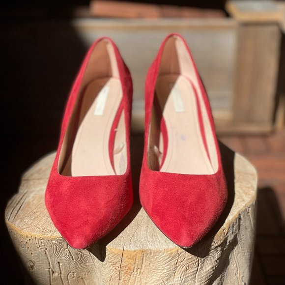 SUEDE RED POINTED TOE HEEL - Picture 1 of 5